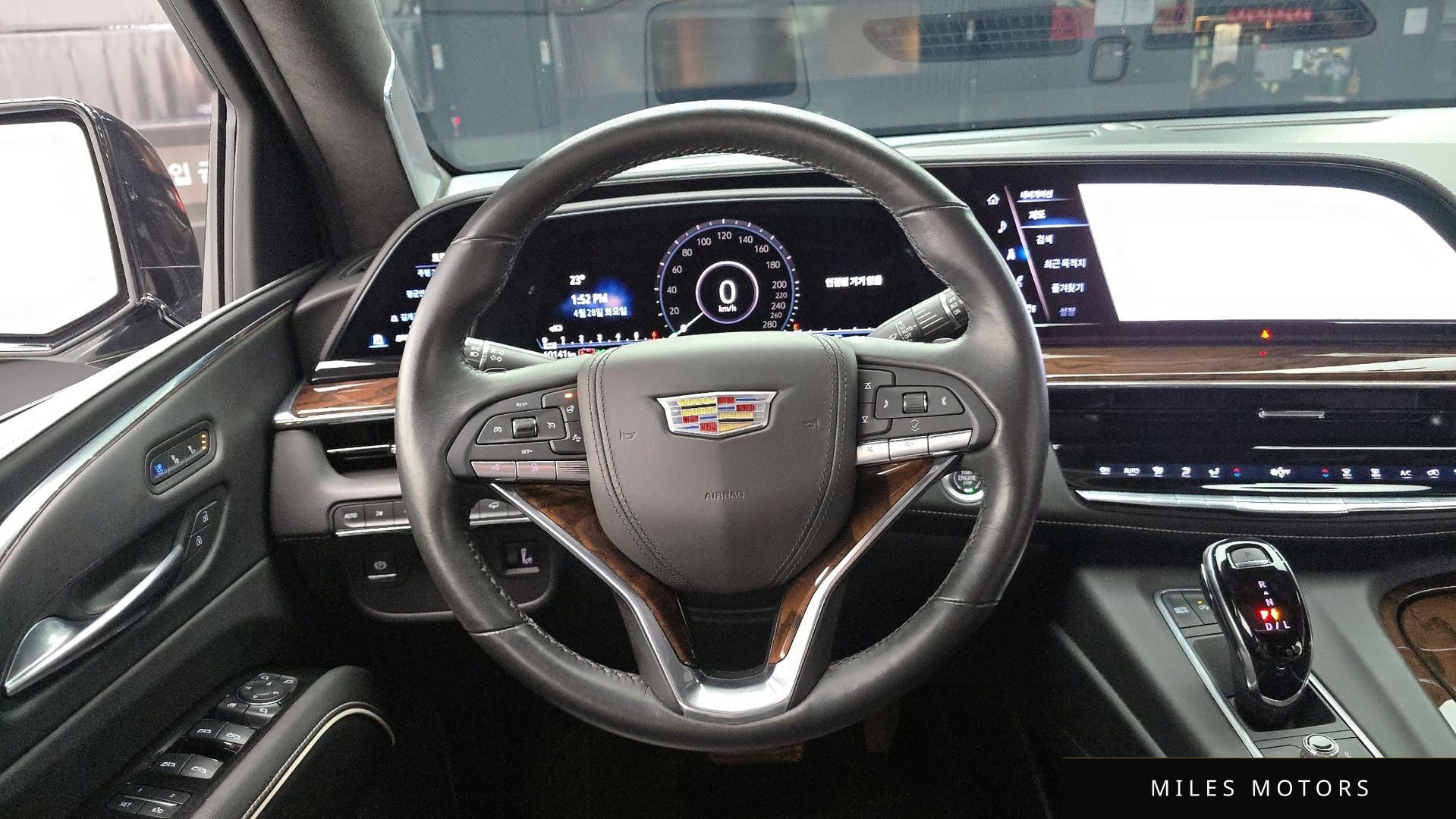 Cadillac Escalade 2021 — миниатюра 19