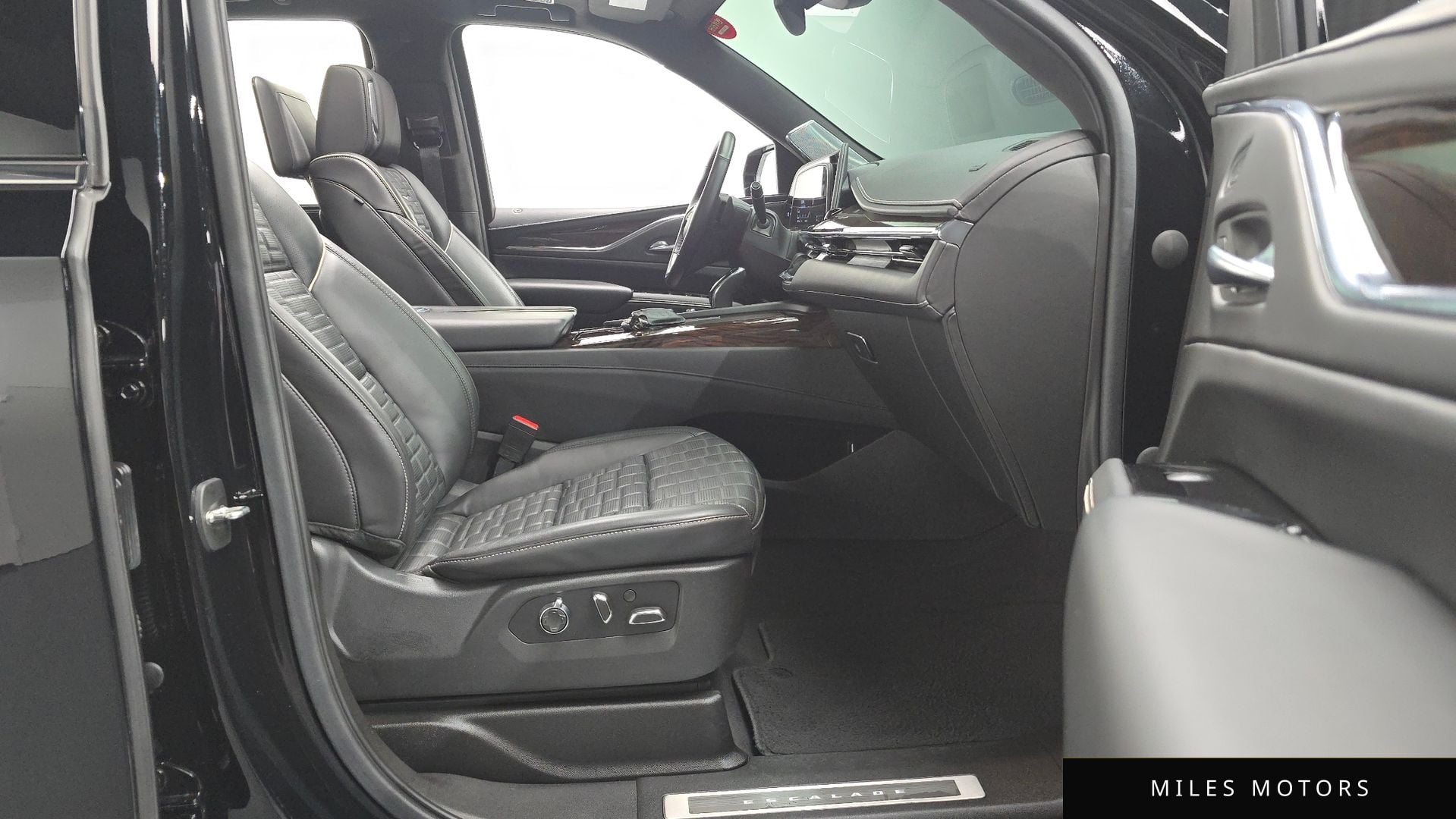 Cadillac Escalade 2021 — миниатюра 16