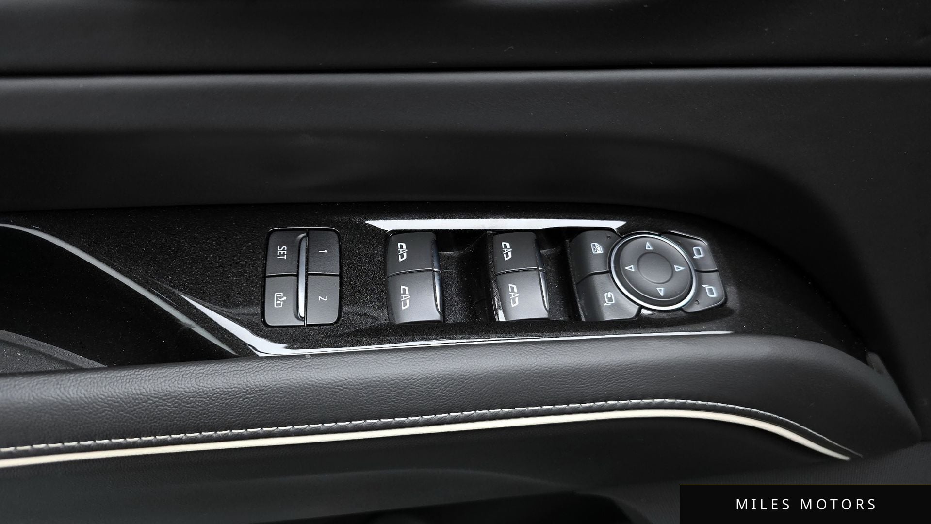 Cadillac Escalade 2021 — миниатюра 27