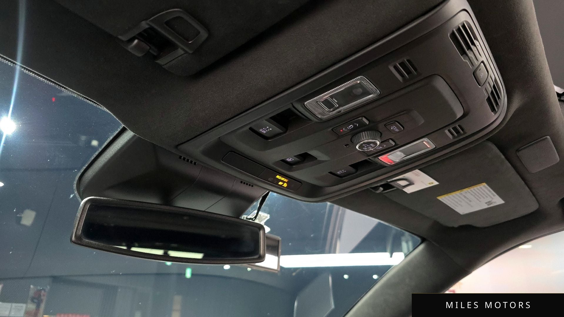Cadillac Escalade 2021 — миниатюра 28