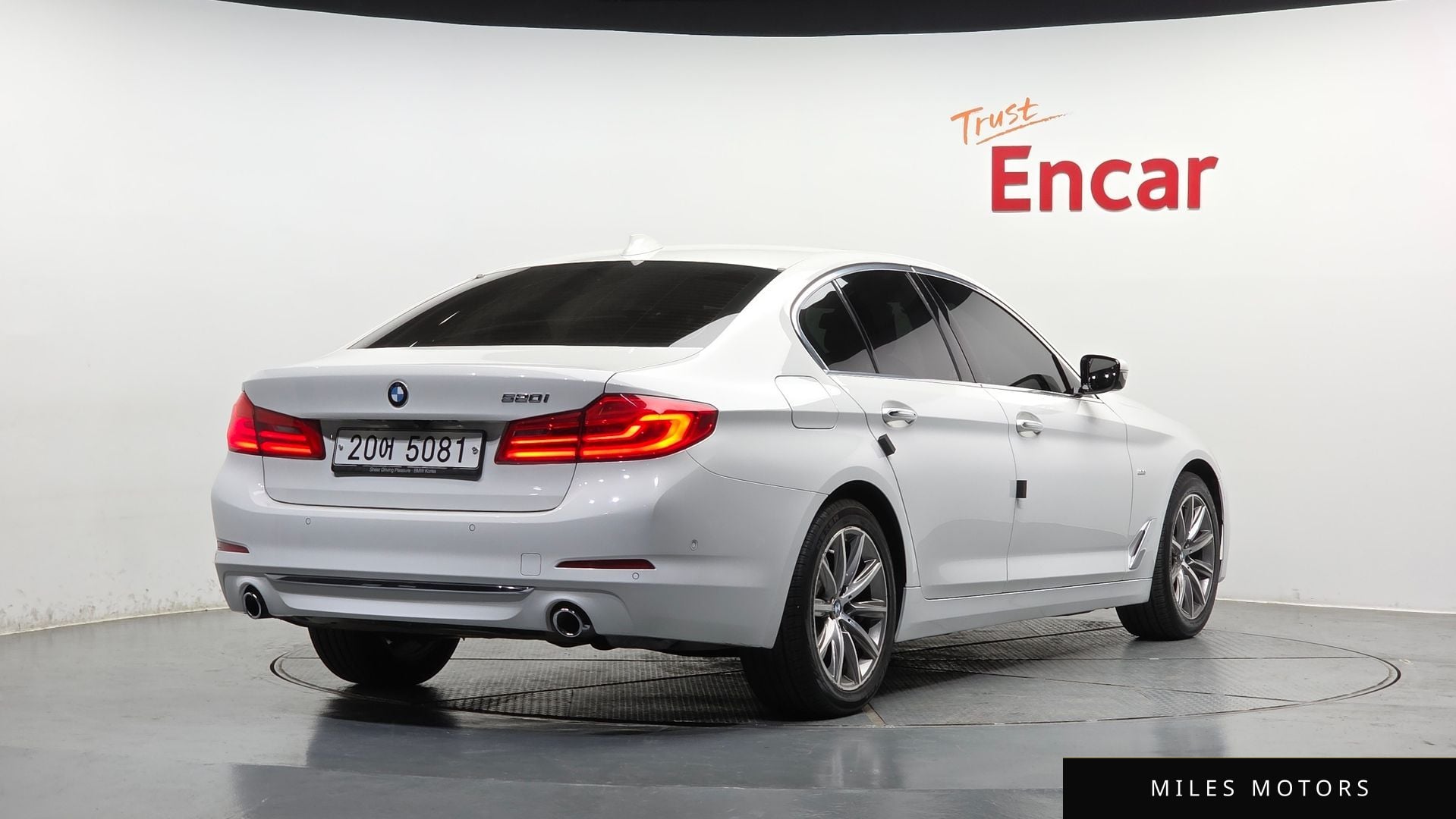 BMW 5 Series (G30) 2018 — миниатюра 2