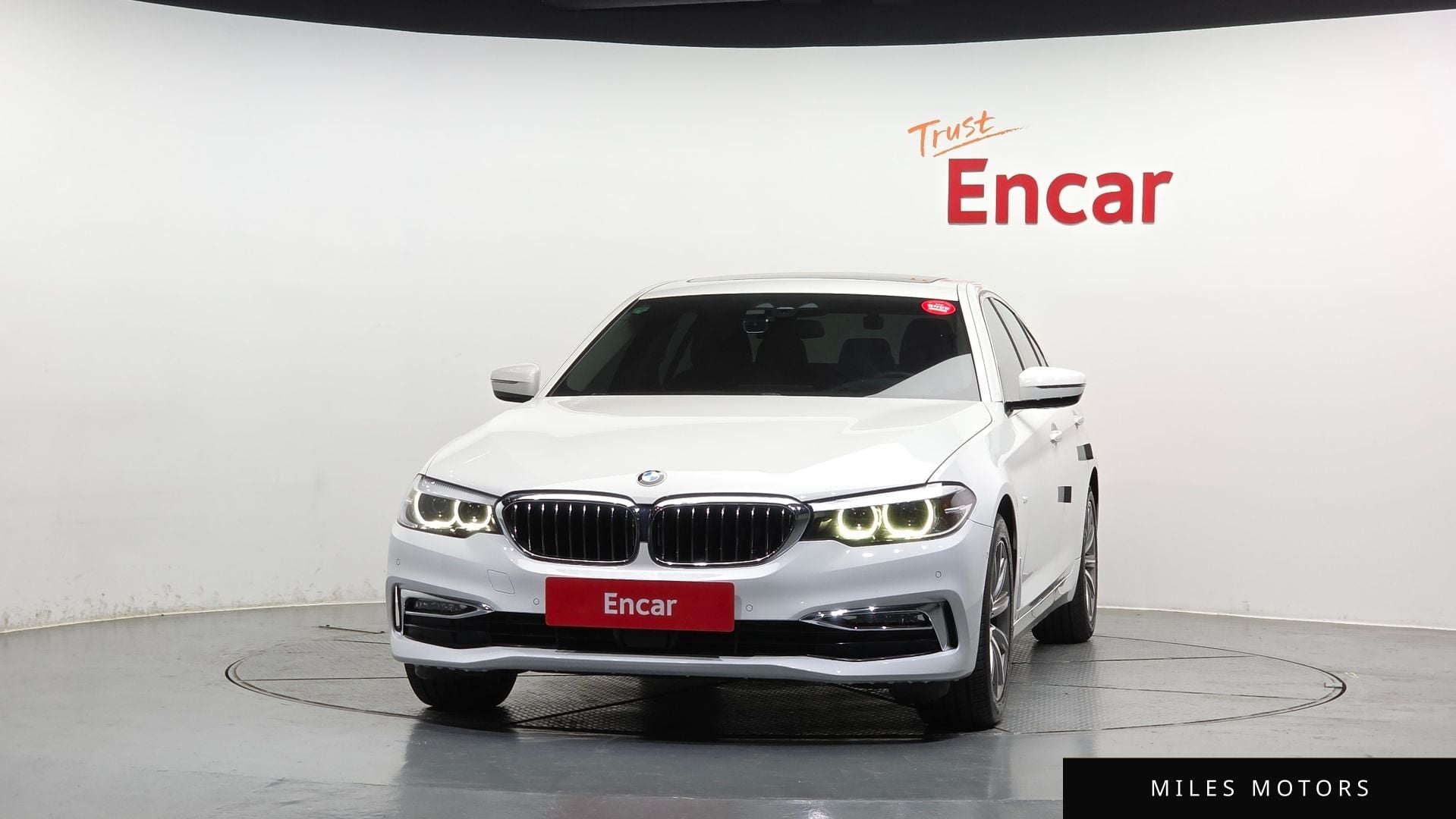 BMW 5 Series (G30) 2018 — миниатюра 3