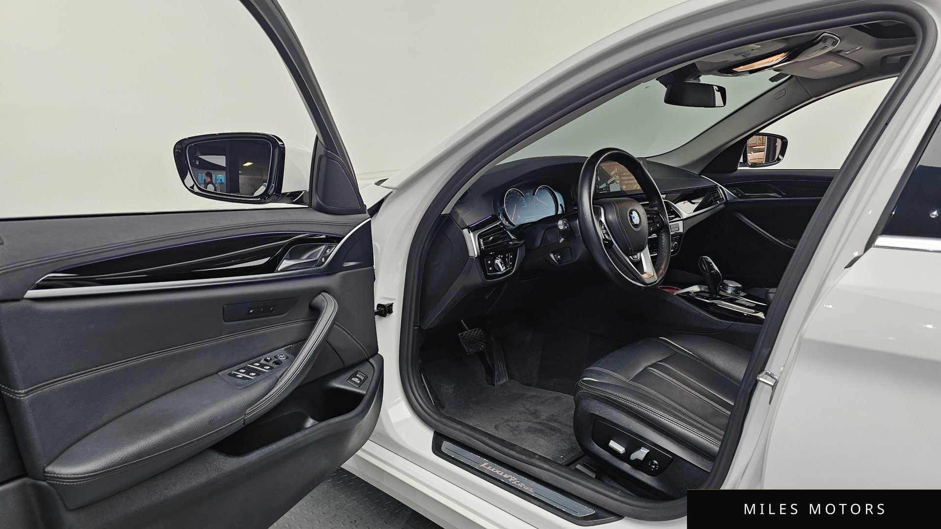 BMW 5 Series (G30) 2018 — миниатюра 13