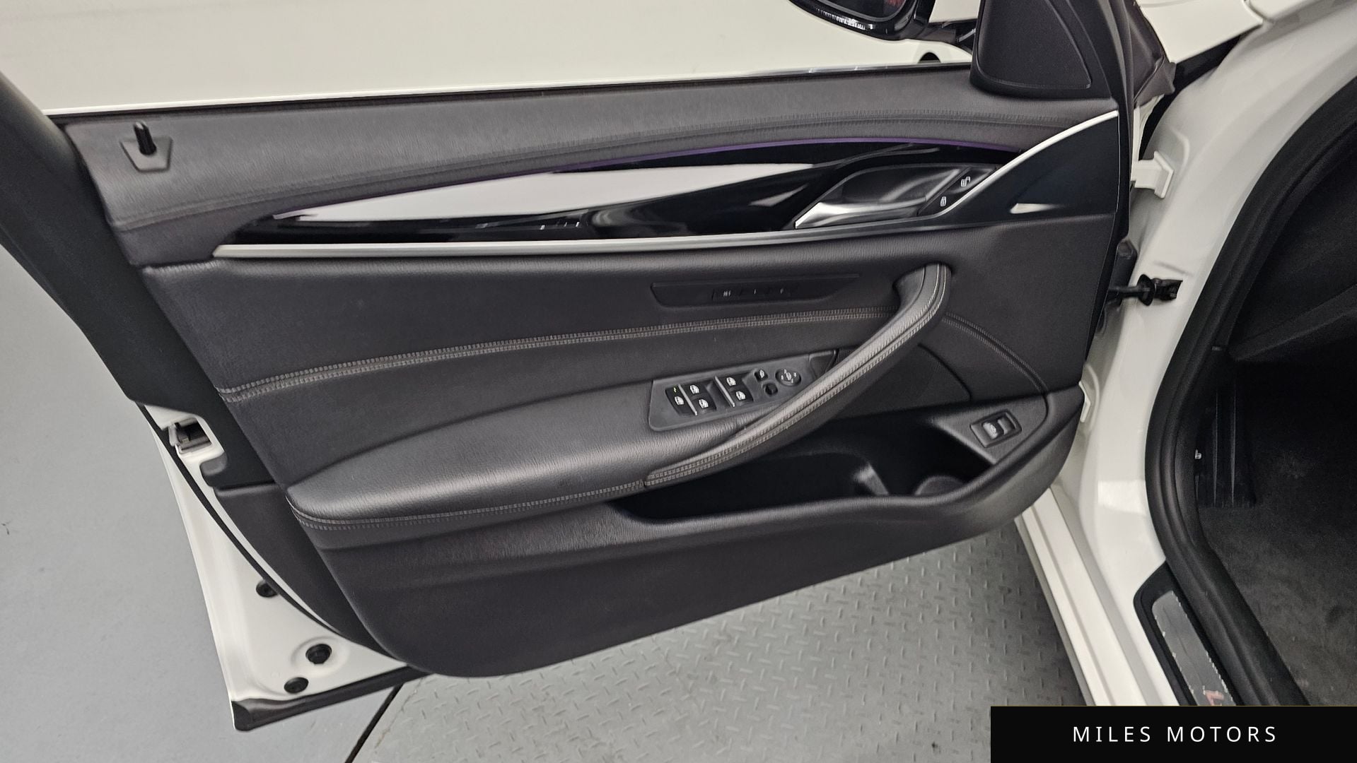 BMW 5 Series (G30) 2018 — миниатюра 14
