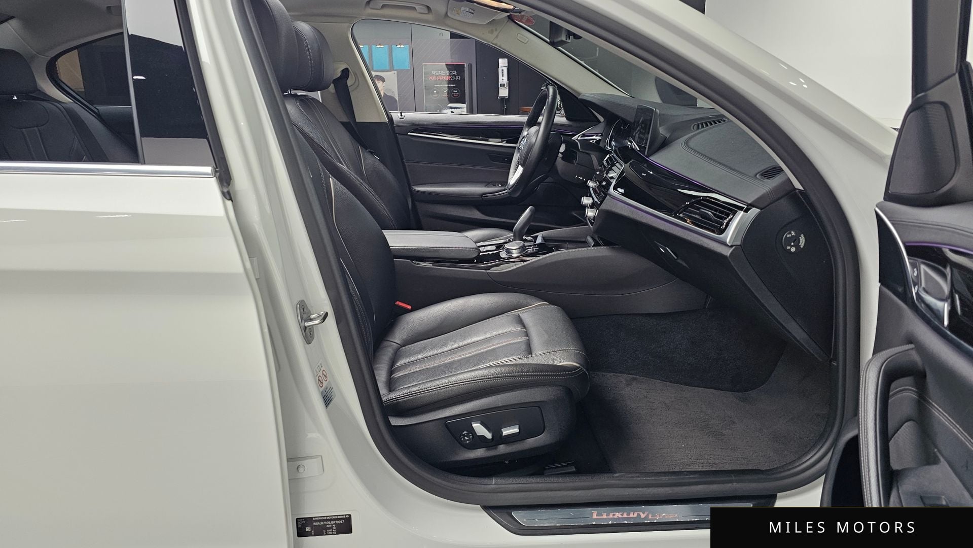 BMW 5 Series (G30) 2018 — миниатюра 16