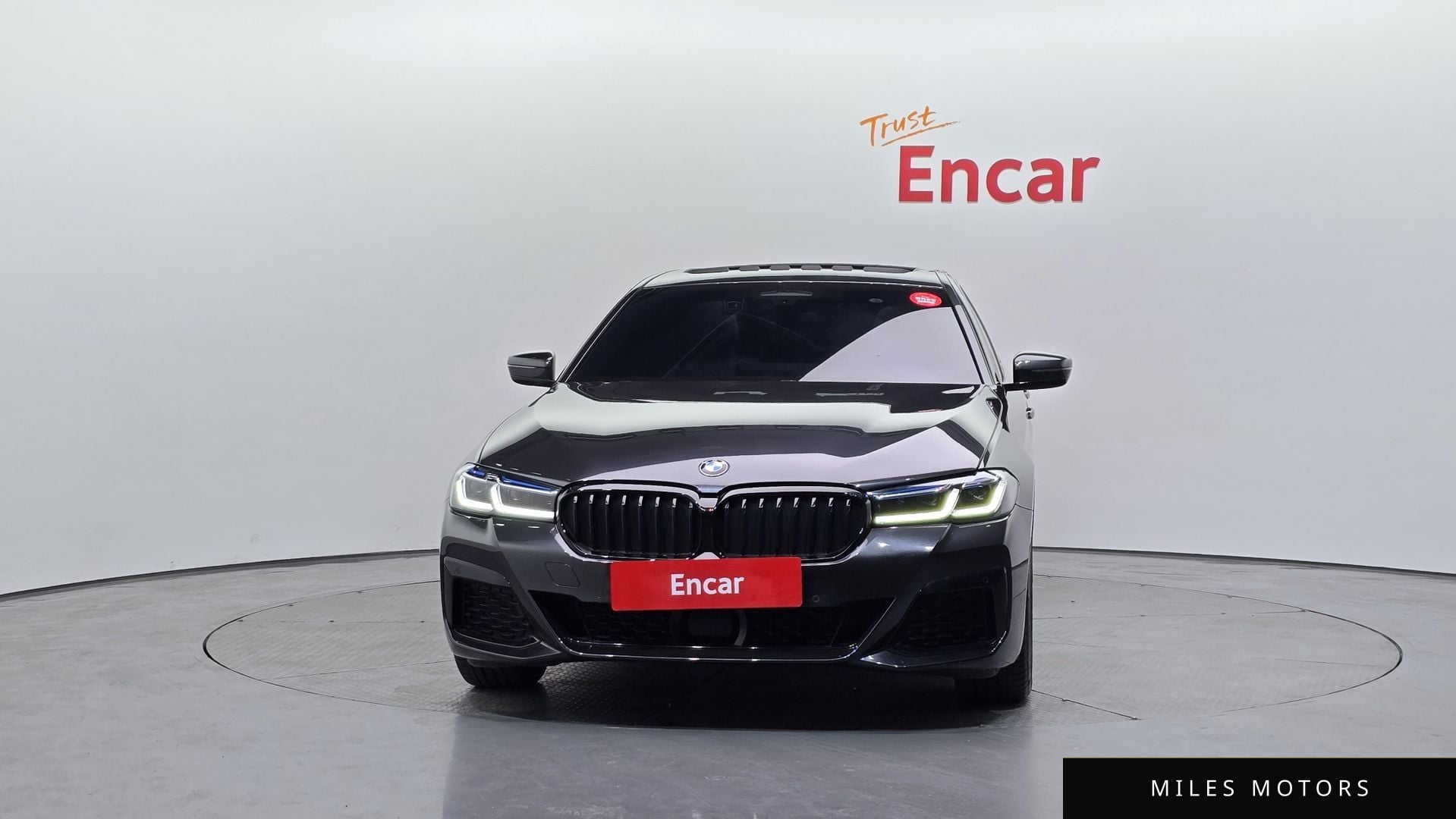 BMW 5 Series (G30) 2023 — миниатюра 3