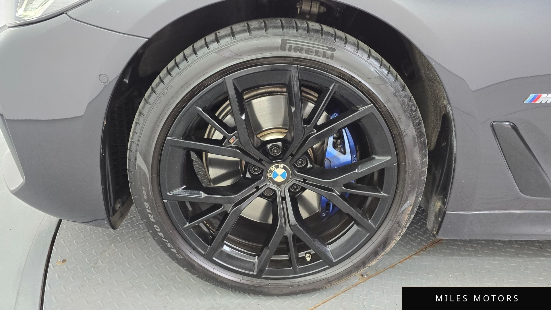 BMW 5 Series (G30) 2023 — миниатюра 5