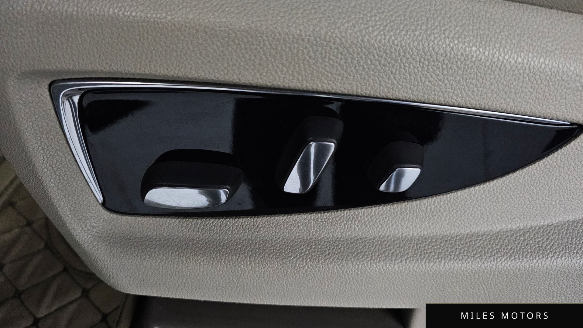 Cadillac 에스컬레이드 2015 — миниатюра 16