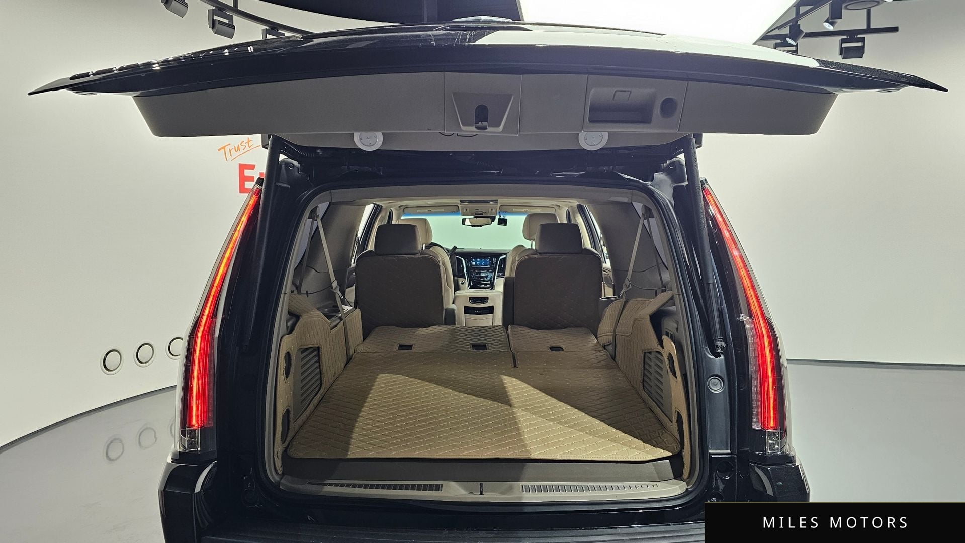 Cadillac 에스컬레이드 2015 — миниатюра 18
