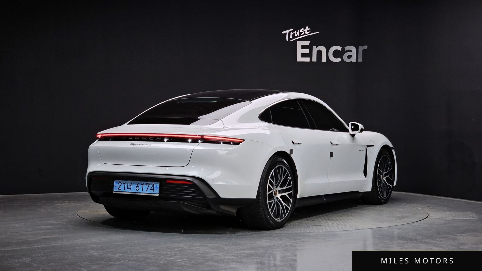 Porsche 타이칸 2021 — миниатюра 2