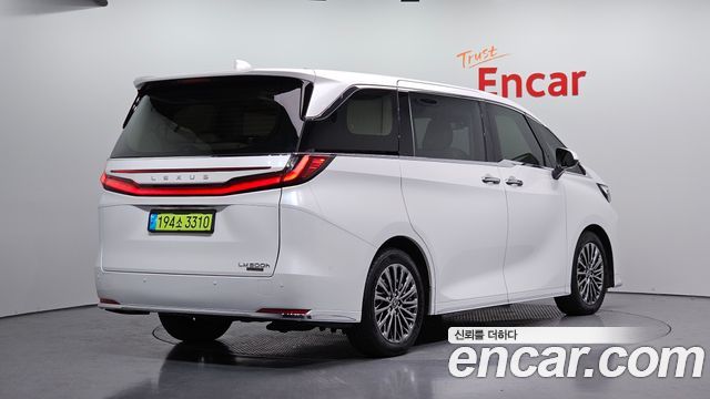 Лексус LM 2025 — миниатюра 2