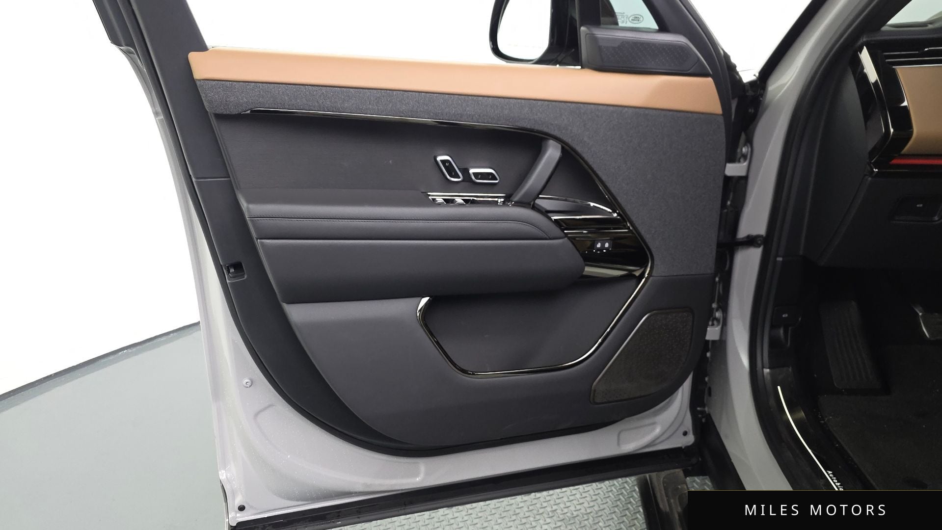 Land Rover 레인지로버 스포츠 2025 — миниатюра 13