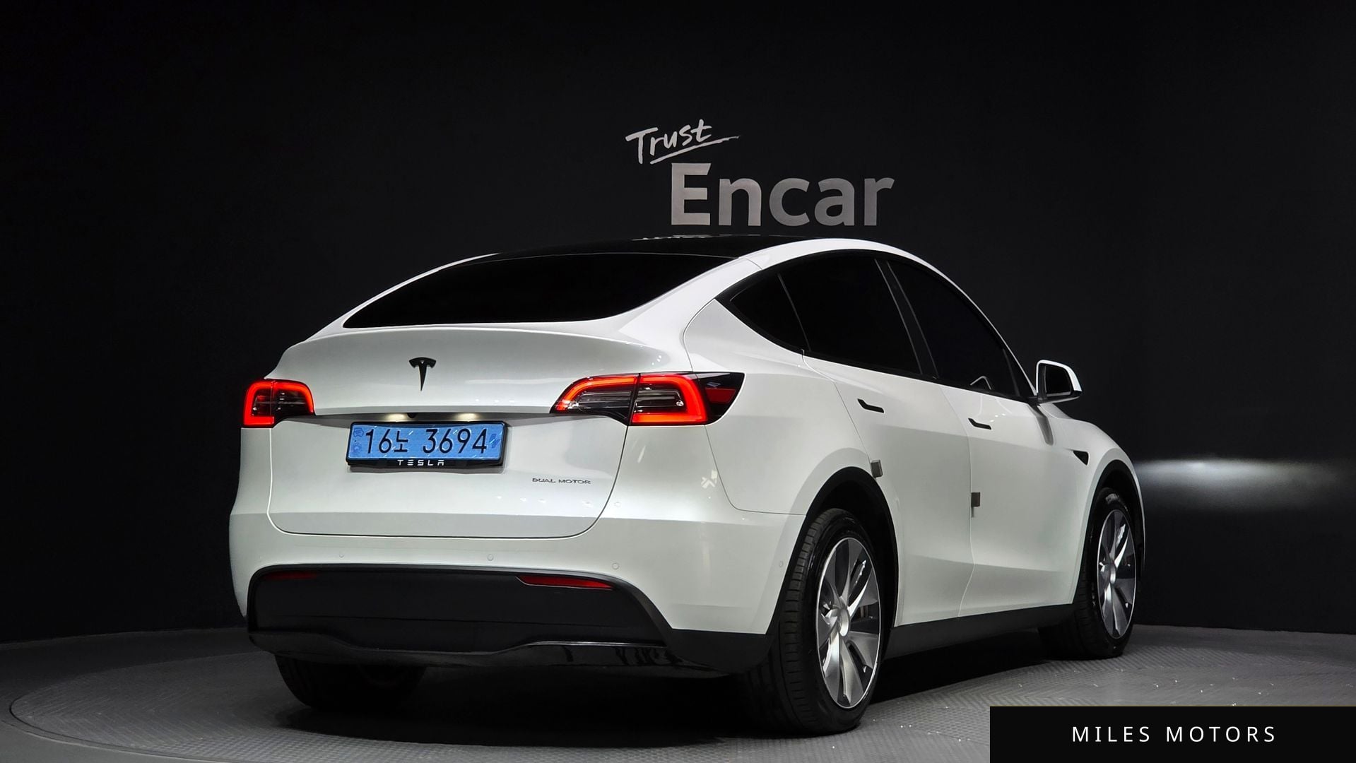Tesla Model Y 2021 — миниатюра 2
