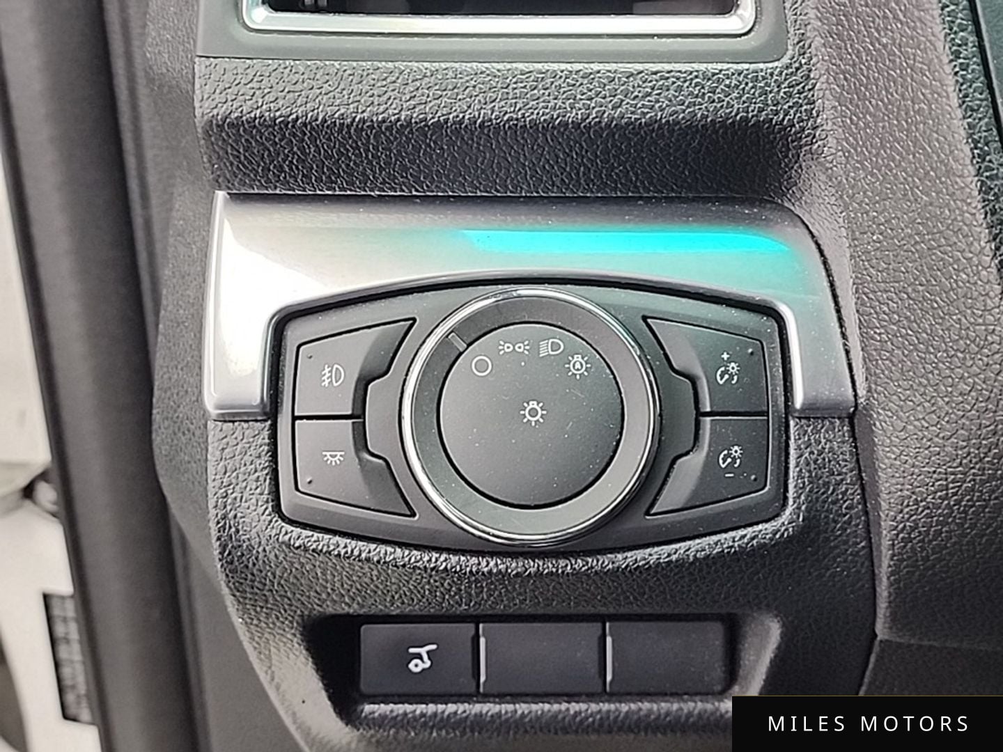 Ford Explorer 2016 — миниатюра 17