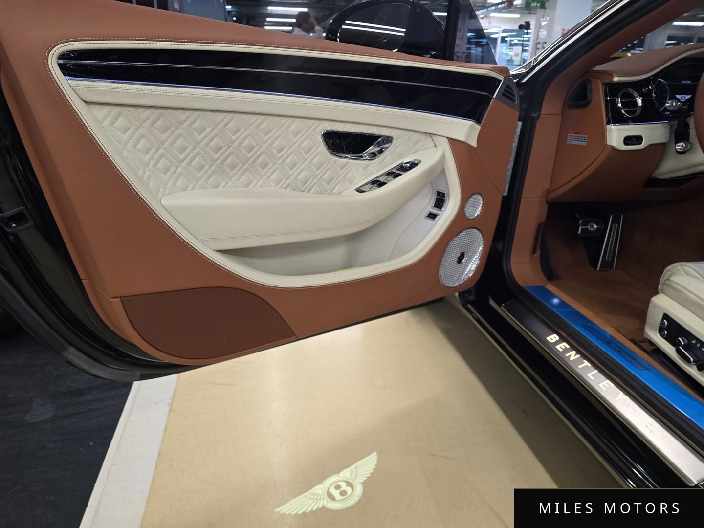 Bentley Continental GT 2023 — миниатюра 9