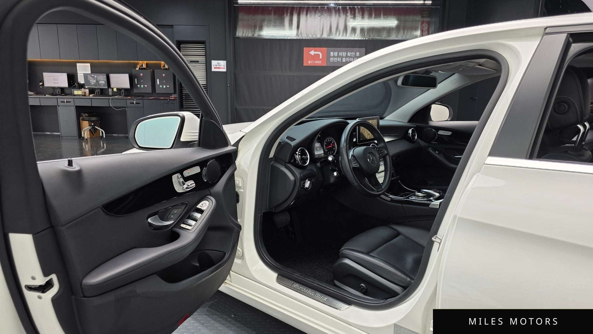 Mercedes-Benz C-Class W205 2017 — миниатюра 12