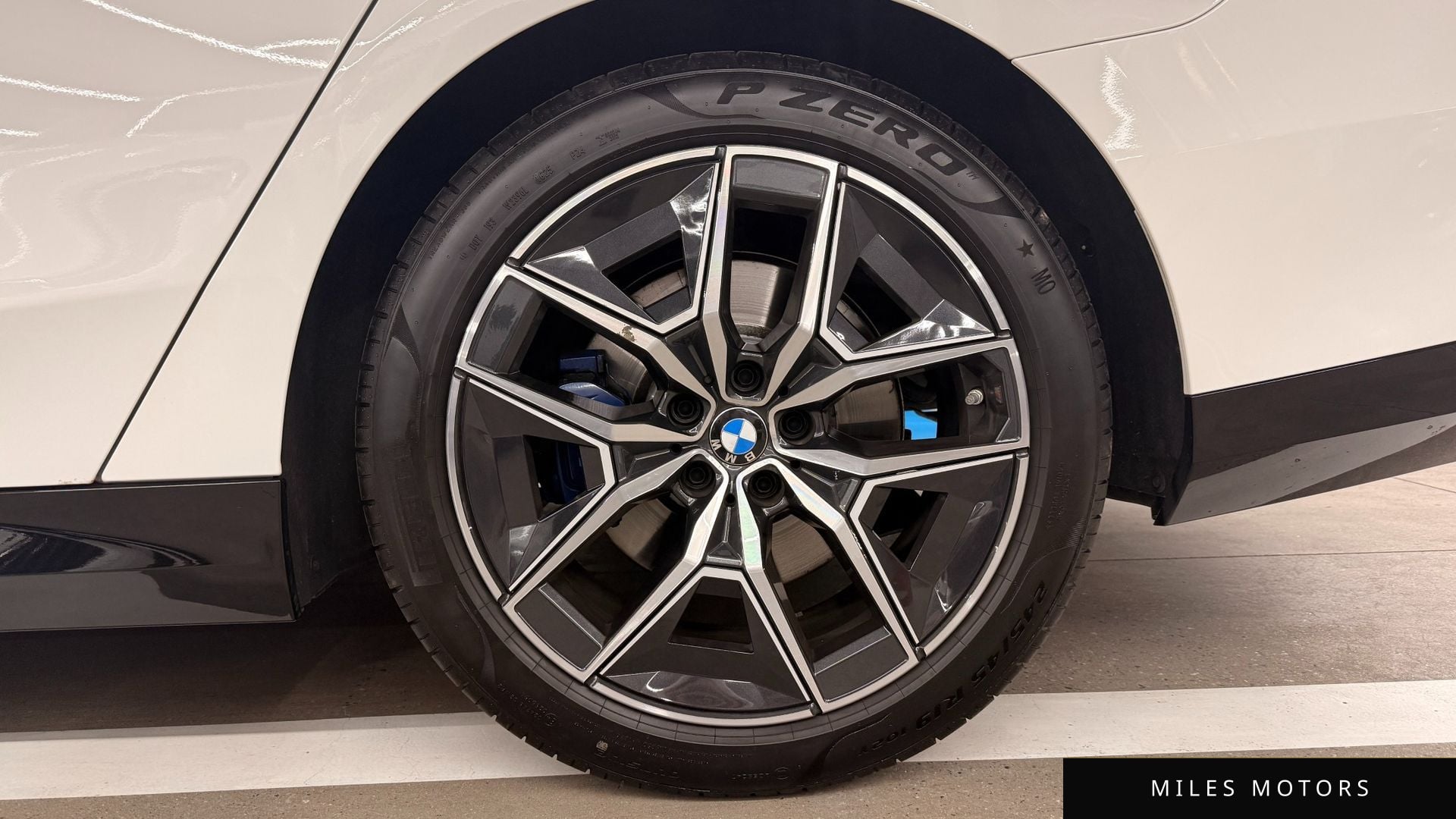 BMW 5 Series (G60) 2025 — миниатюра 5