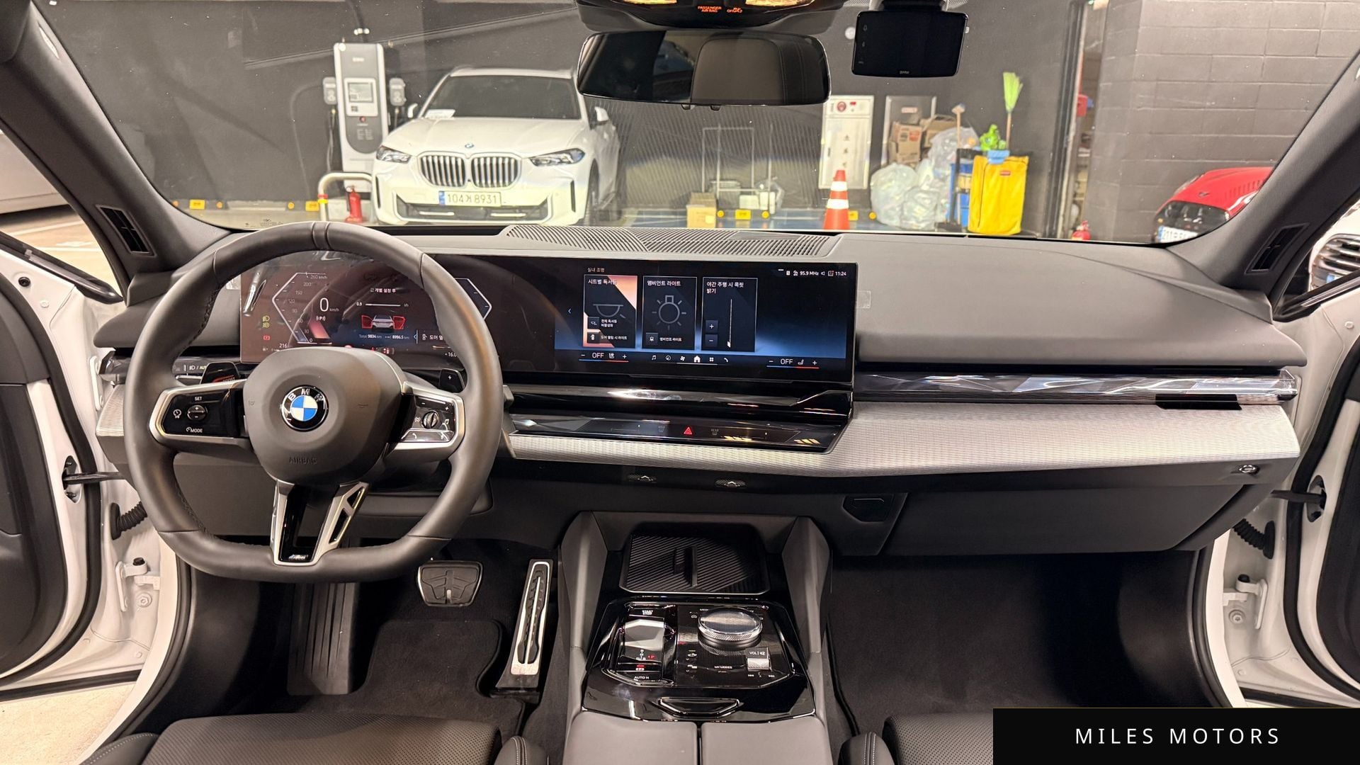 BMW 5 Series (G60) 2025 — миниатюра 7