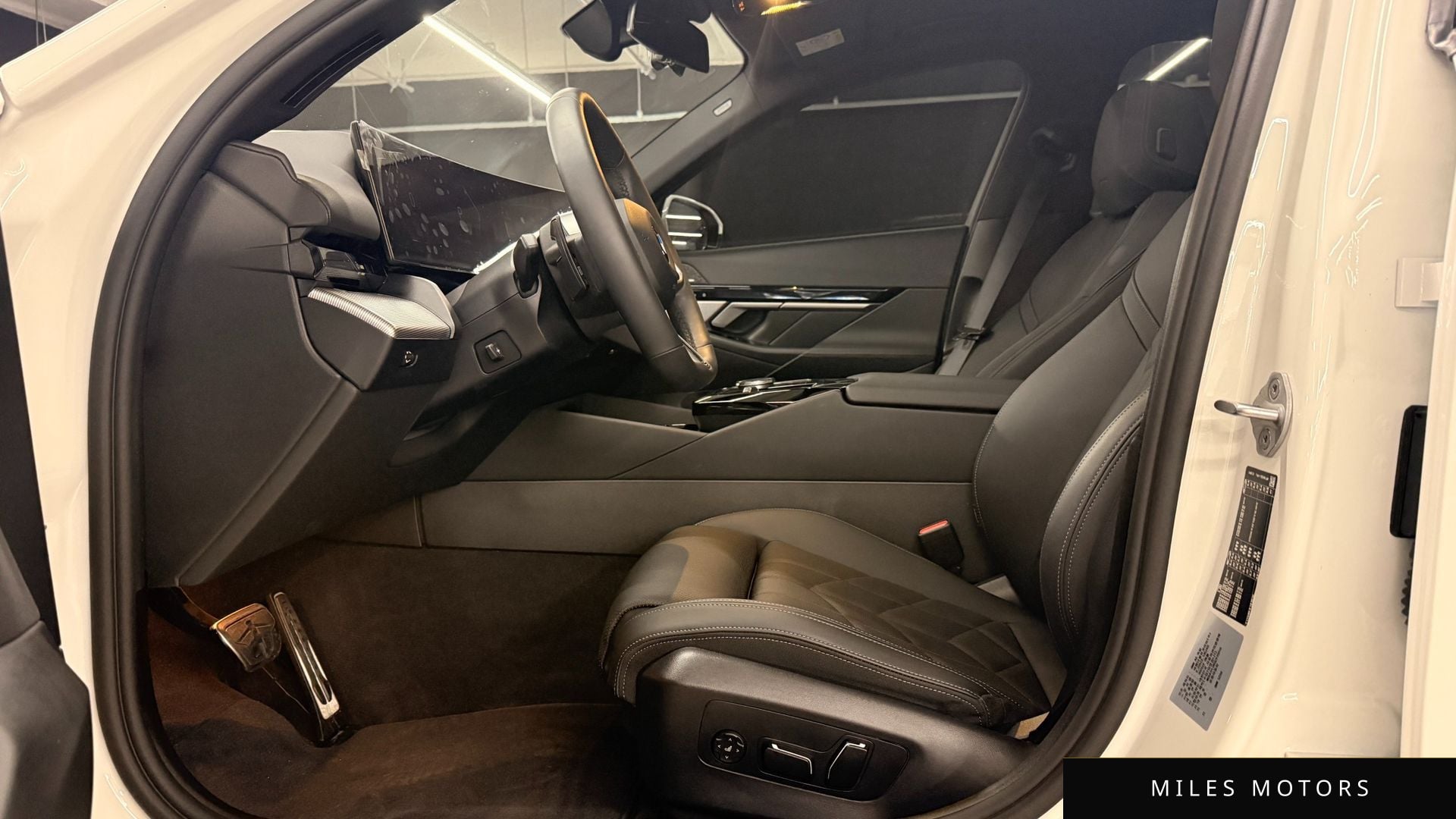 BMW 5 Series (G60) 2025 — миниатюра 10