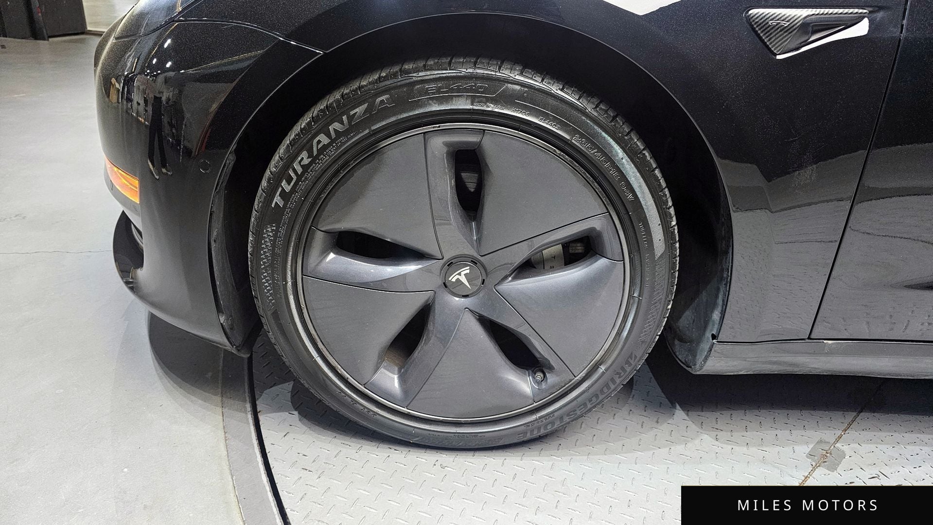 Tesla Model 3 2020 — миниатюра 5