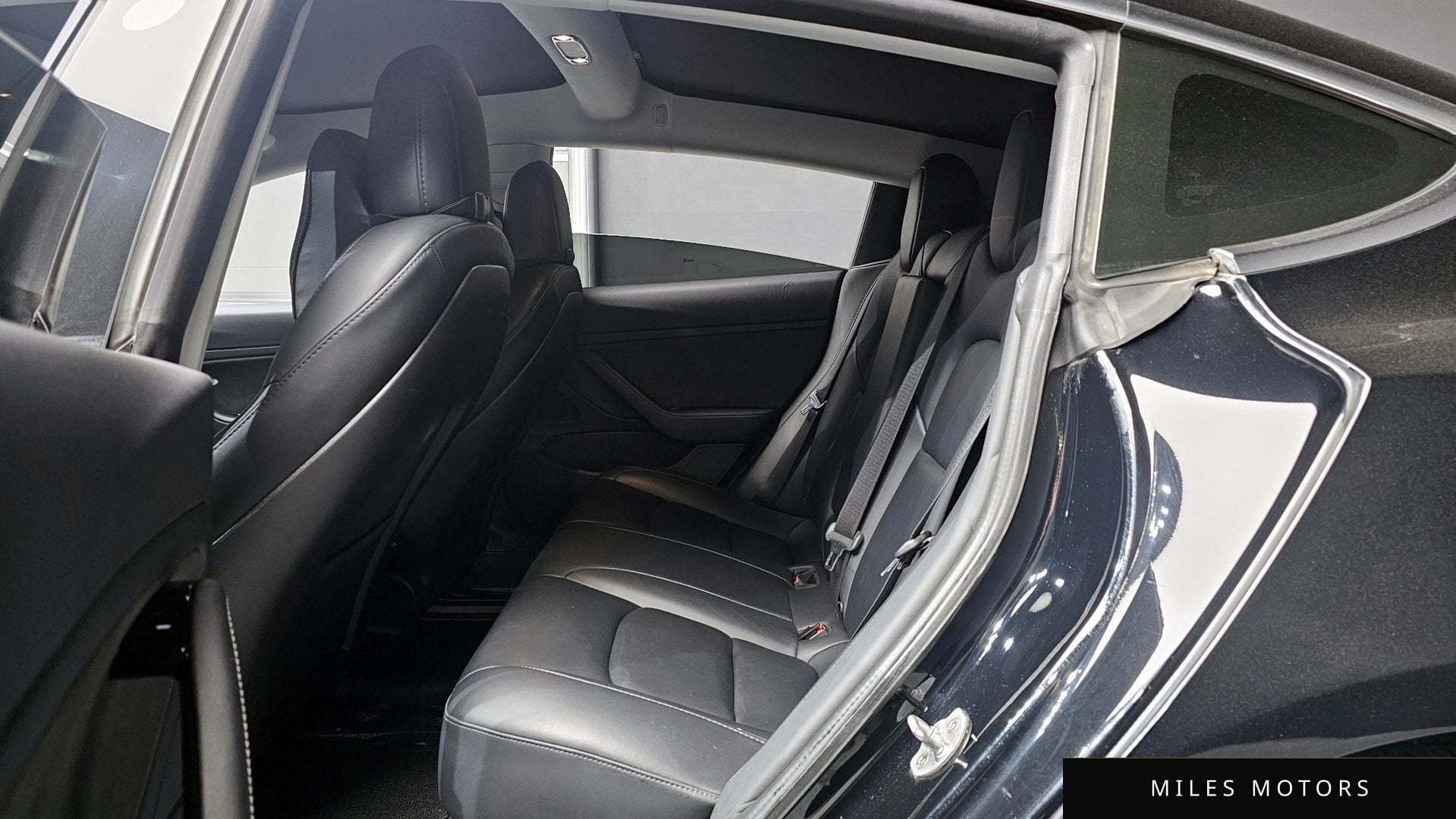 Tesla Model 3 2020 — миниатюра 12