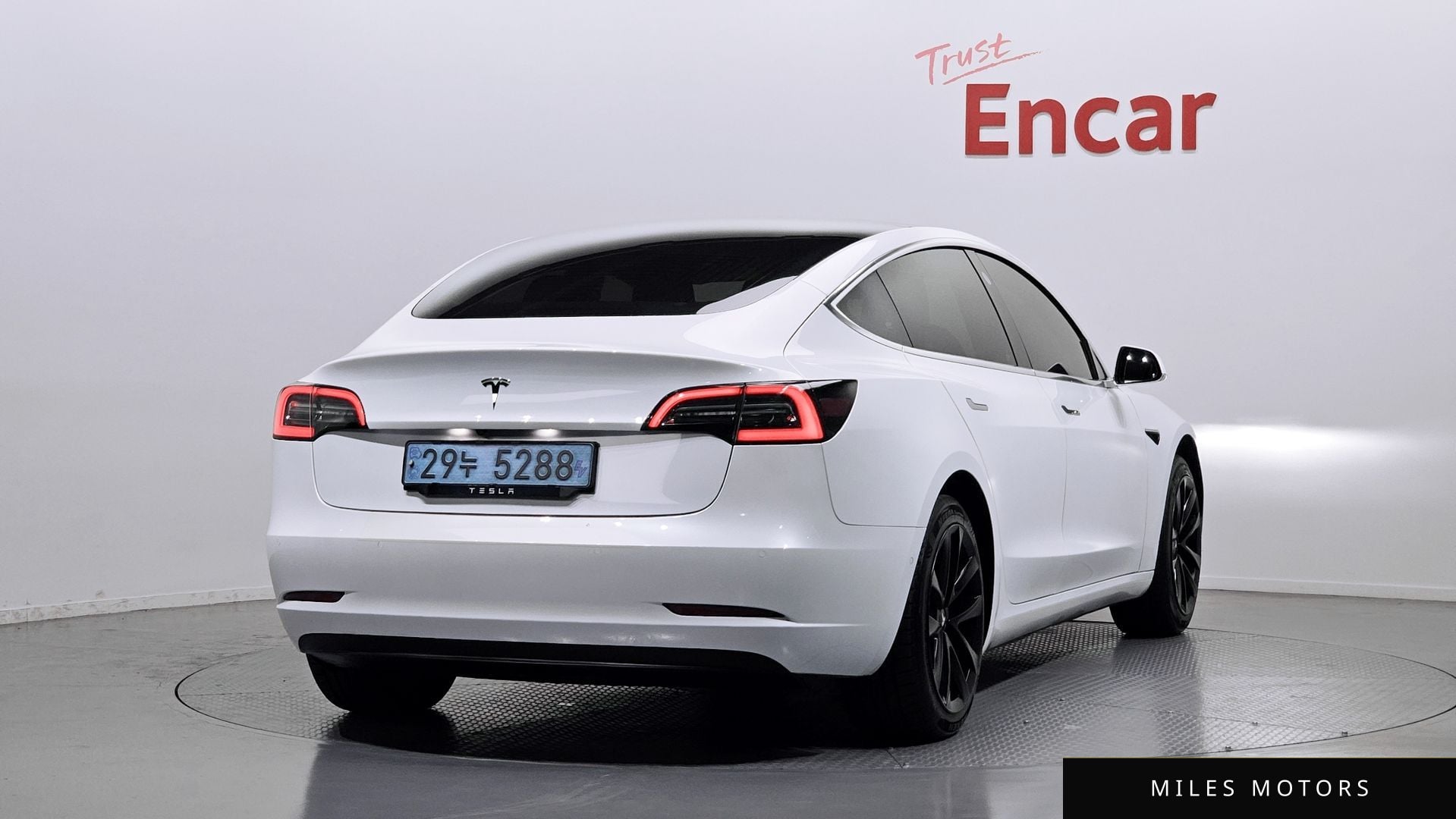 Tesla Model 3 2020 — миниатюра 2