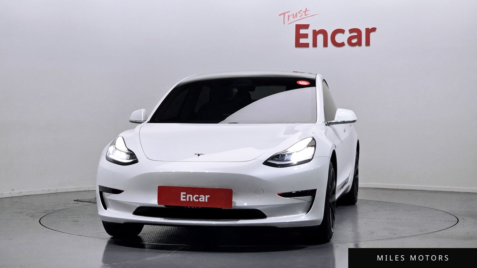 Tesla Model 3 2020 — миниатюра 3