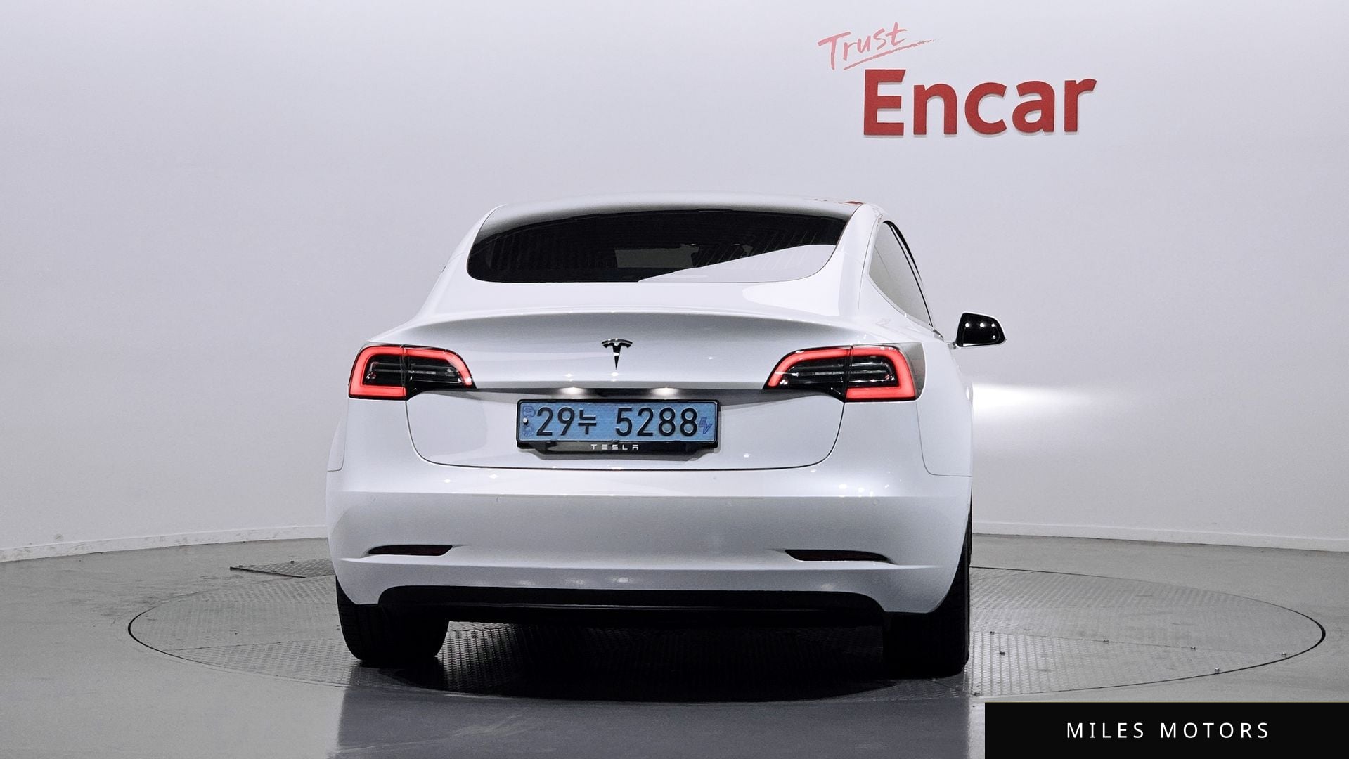 Tesla Model 3 2020 — миниатюра 4