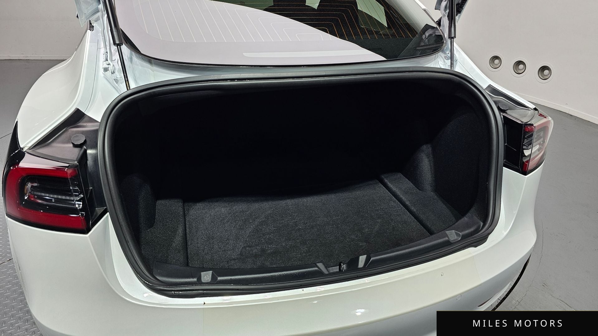 Tesla Model 3 2020 — миниатюра 7