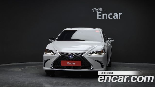 Лексус ES300h 2021 — миниатюра 3