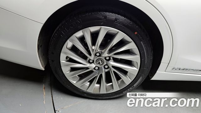 Лексус ES300h 2021 — миниатюра 5