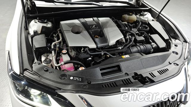 Лексус ES300h 2021 — миниатюра 6