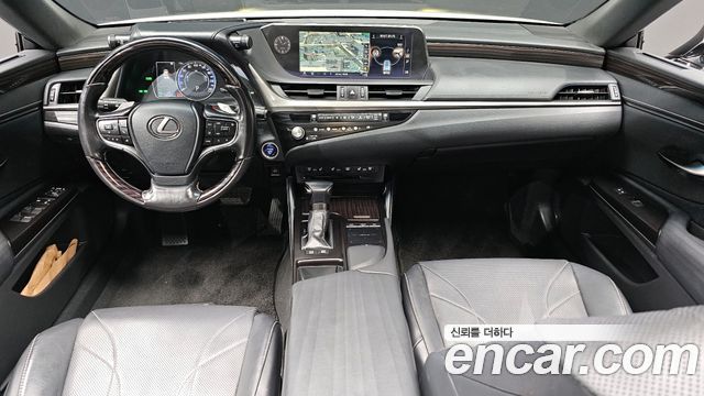 Лексус ES300h 2021 — миниатюра 7
