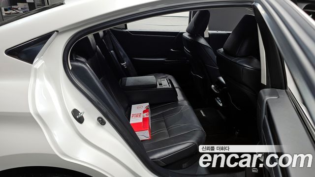 Лексус ES300h 2021 — миниатюра 10