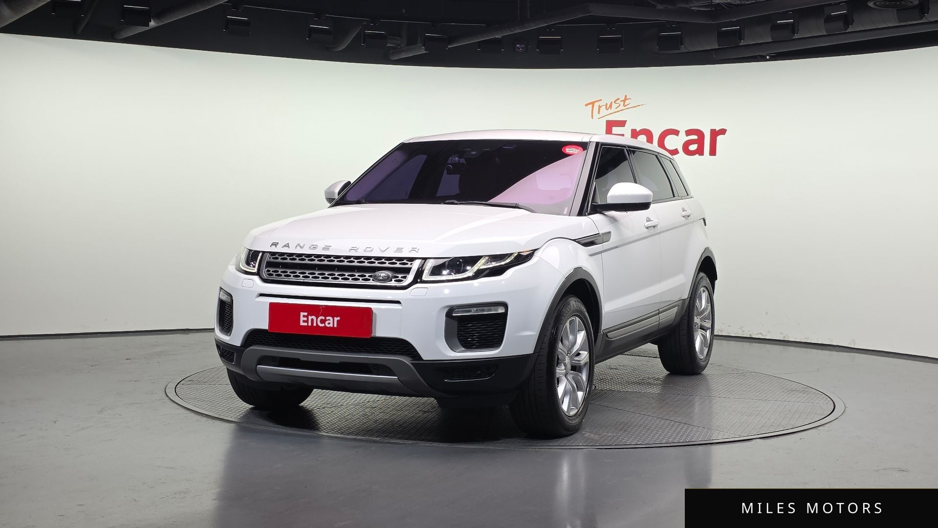 Land Rover Range Rover Evoque 2017 — фото 1 из 12