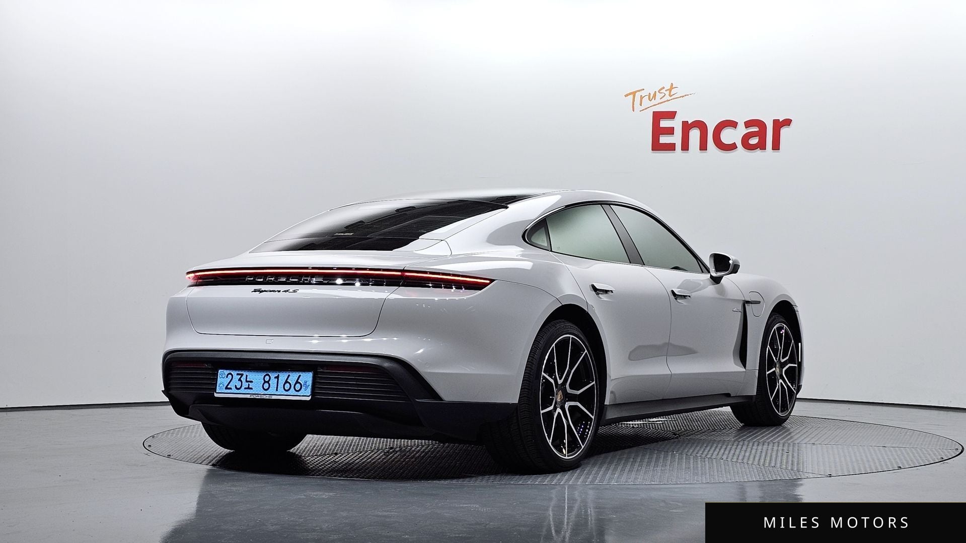 Porsche Taycan 2025 — миниатюра 2