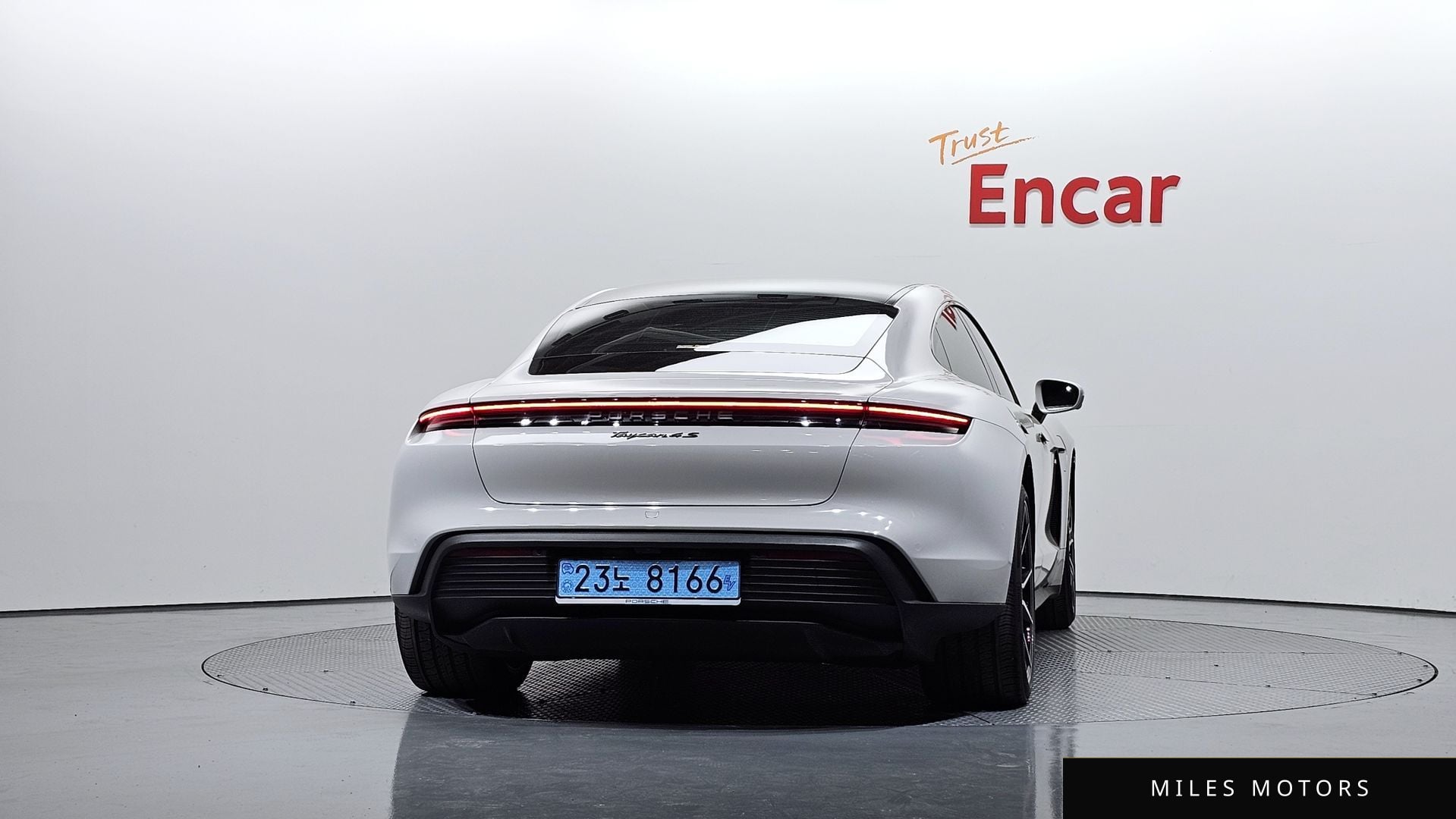 Porsche Taycan 2025 — миниатюра 4