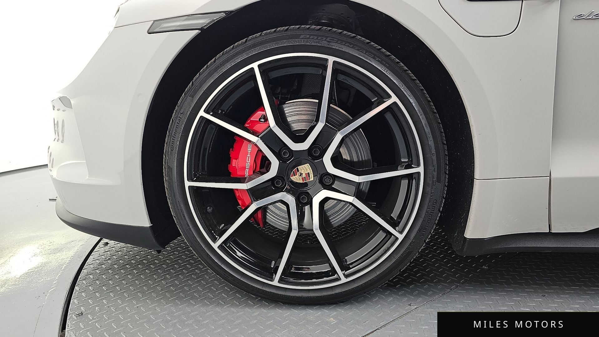 Porsche Taycan 2025 — миниатюра 5