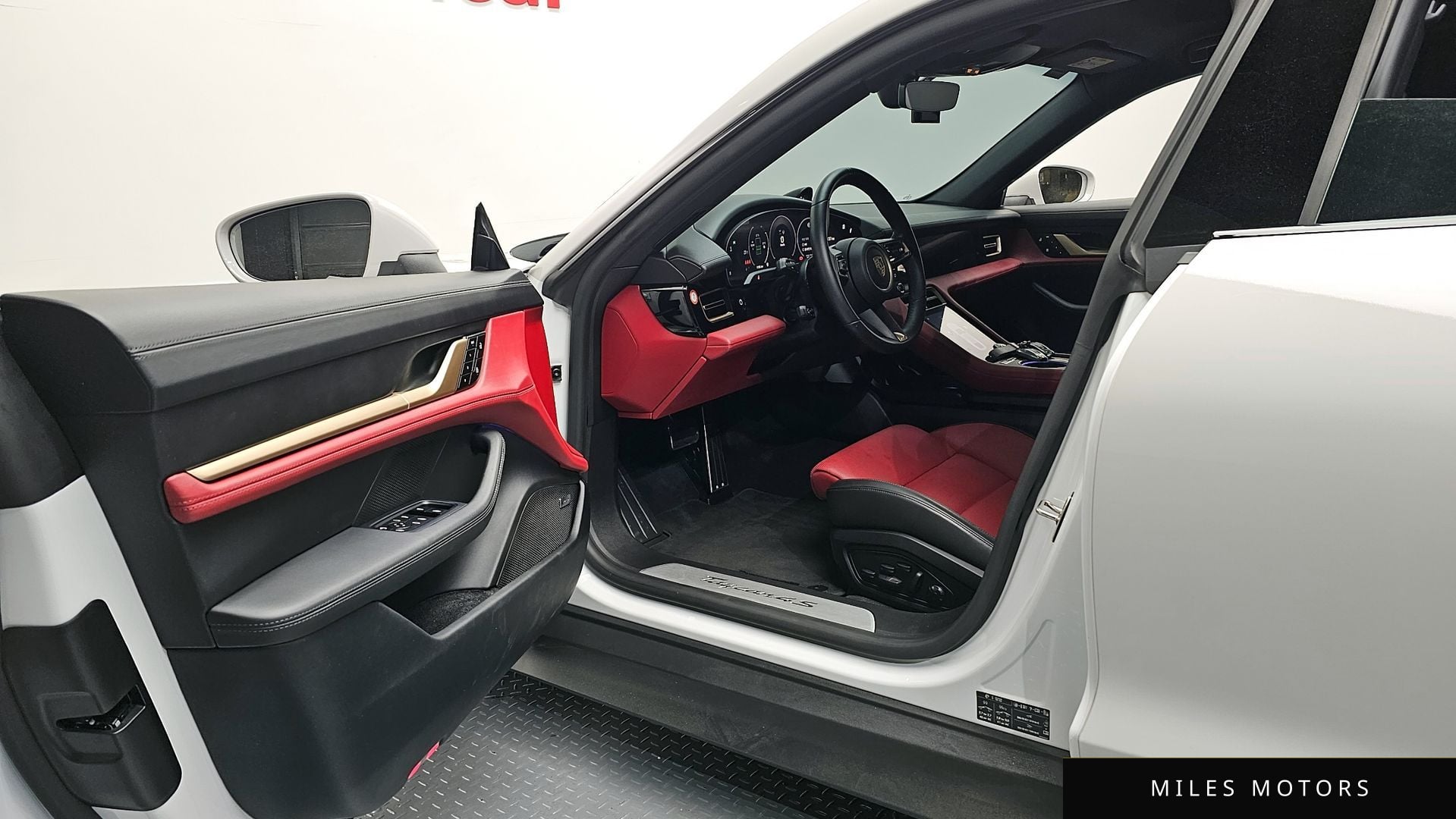 Porsche Taycan 2025 — миниатюра 10
