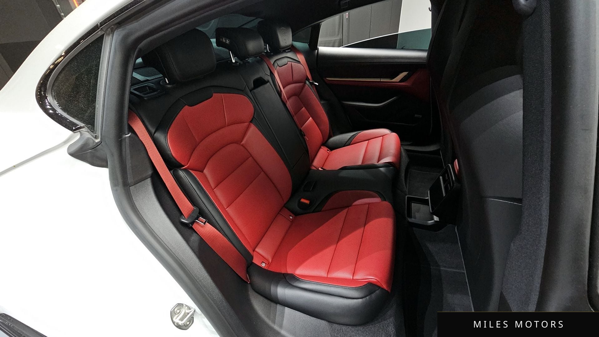 Porsche Taycan 2025 — миниатюра 11