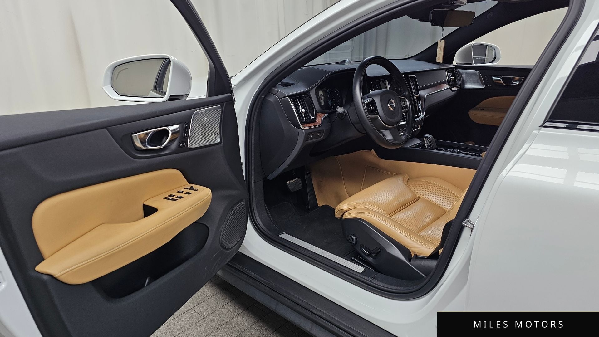 Volvo V60 크로스컨트리 2021 — миниатюра 10