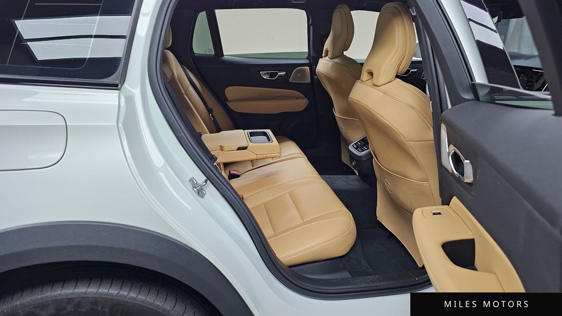 Volvo V60 크로스컨트리 2021 — миниатюра 12