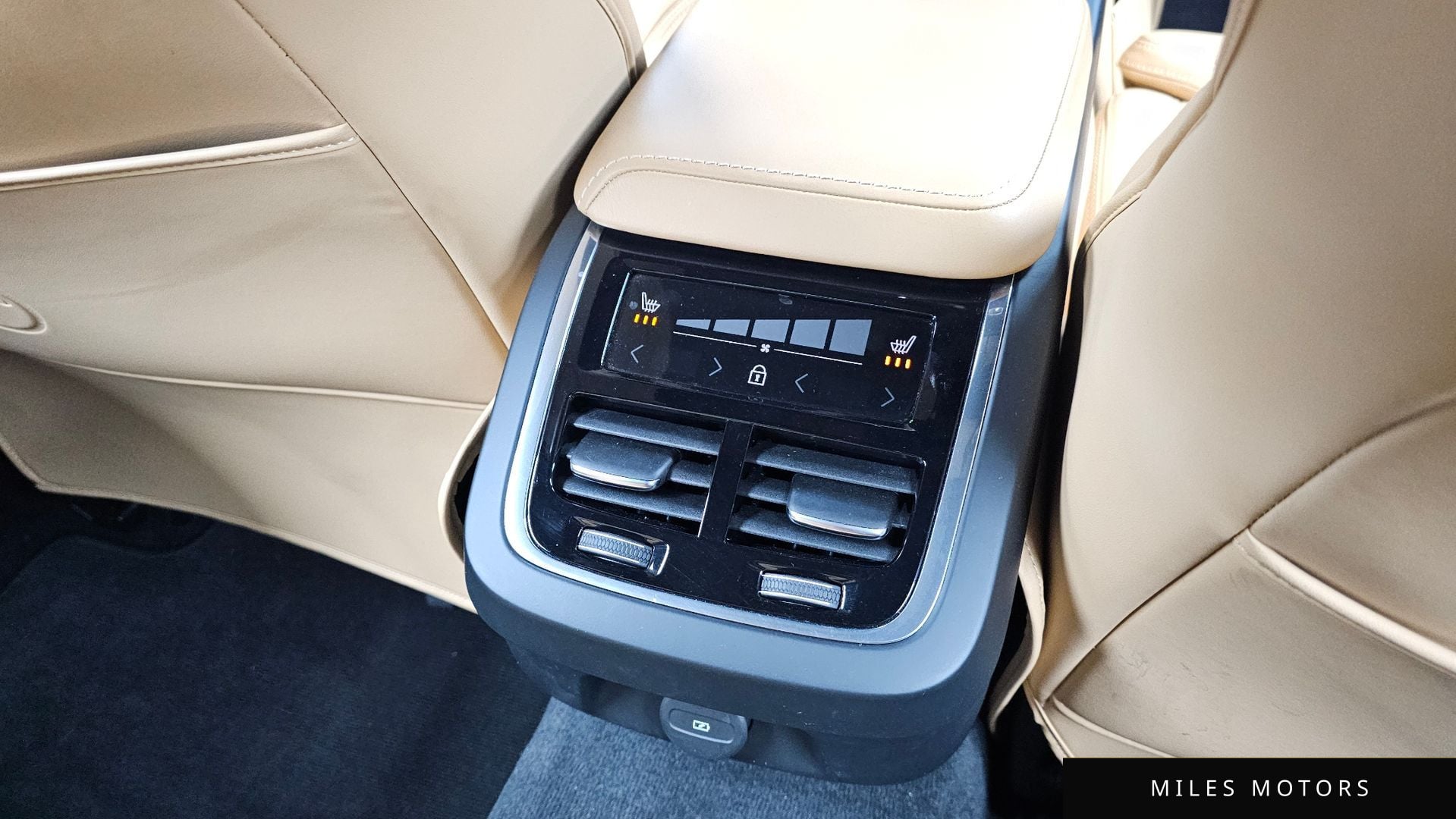 Volvo V60 크로스컨트리 2021 — миниатюра 18