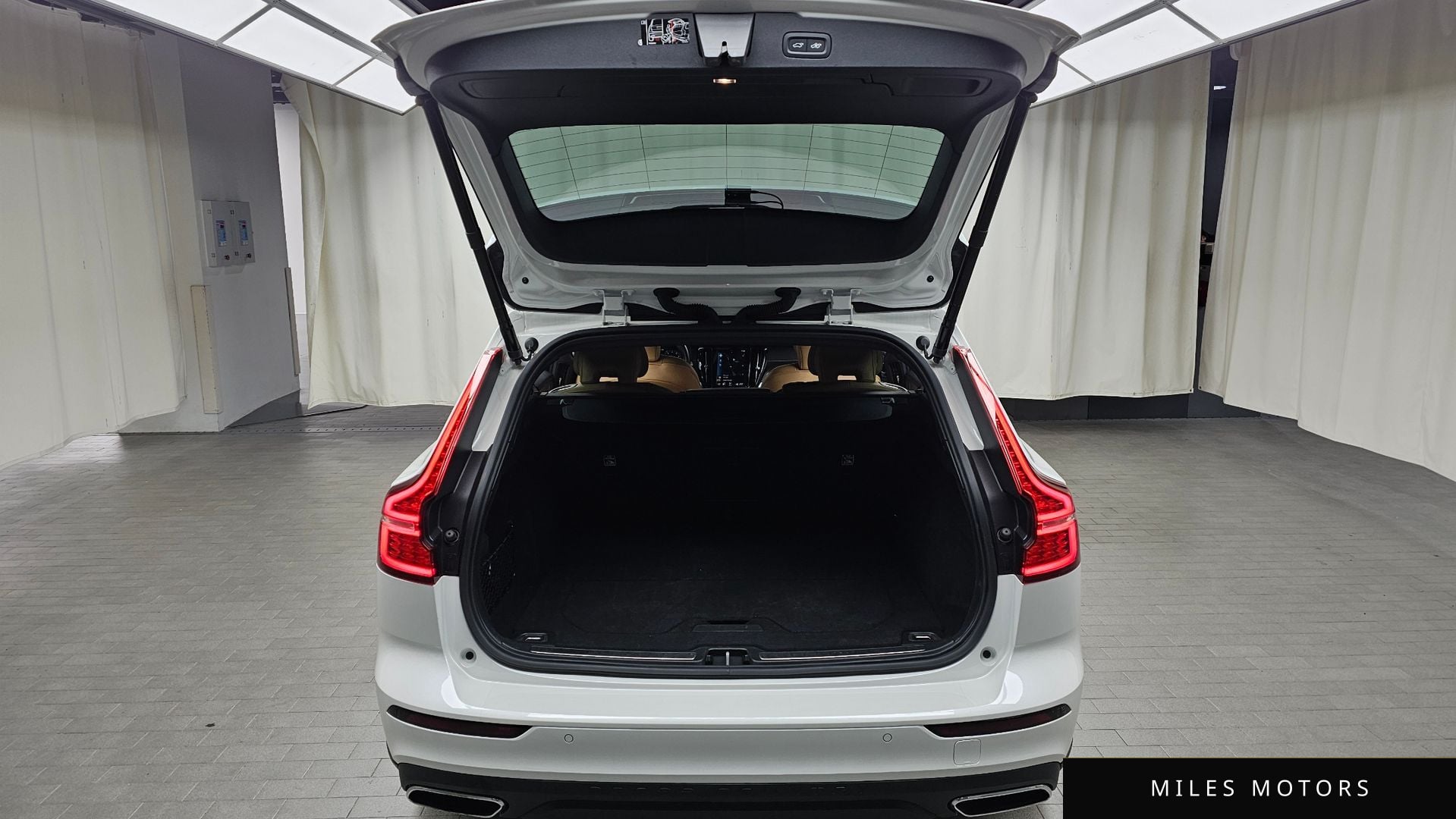 Volvo V60 크로스컨트리 2021 — миниатюра 20