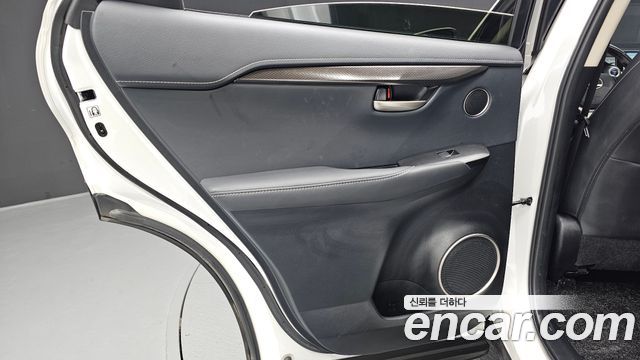 Лексус NX300h 2017 — миниатюра 14