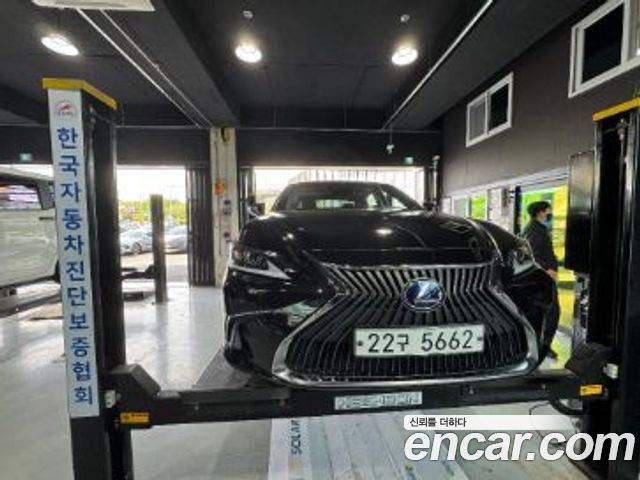 Лексус ES300h 2019 — миниатюра 6