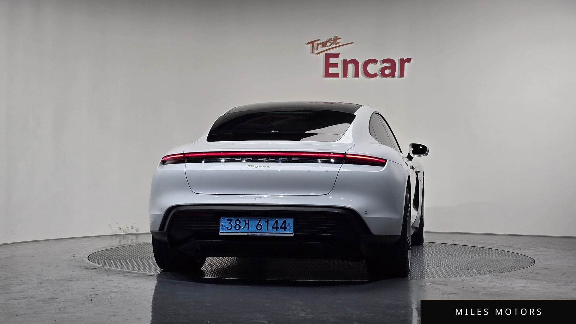 Porsche Taycan 2023 — миниатюра 4