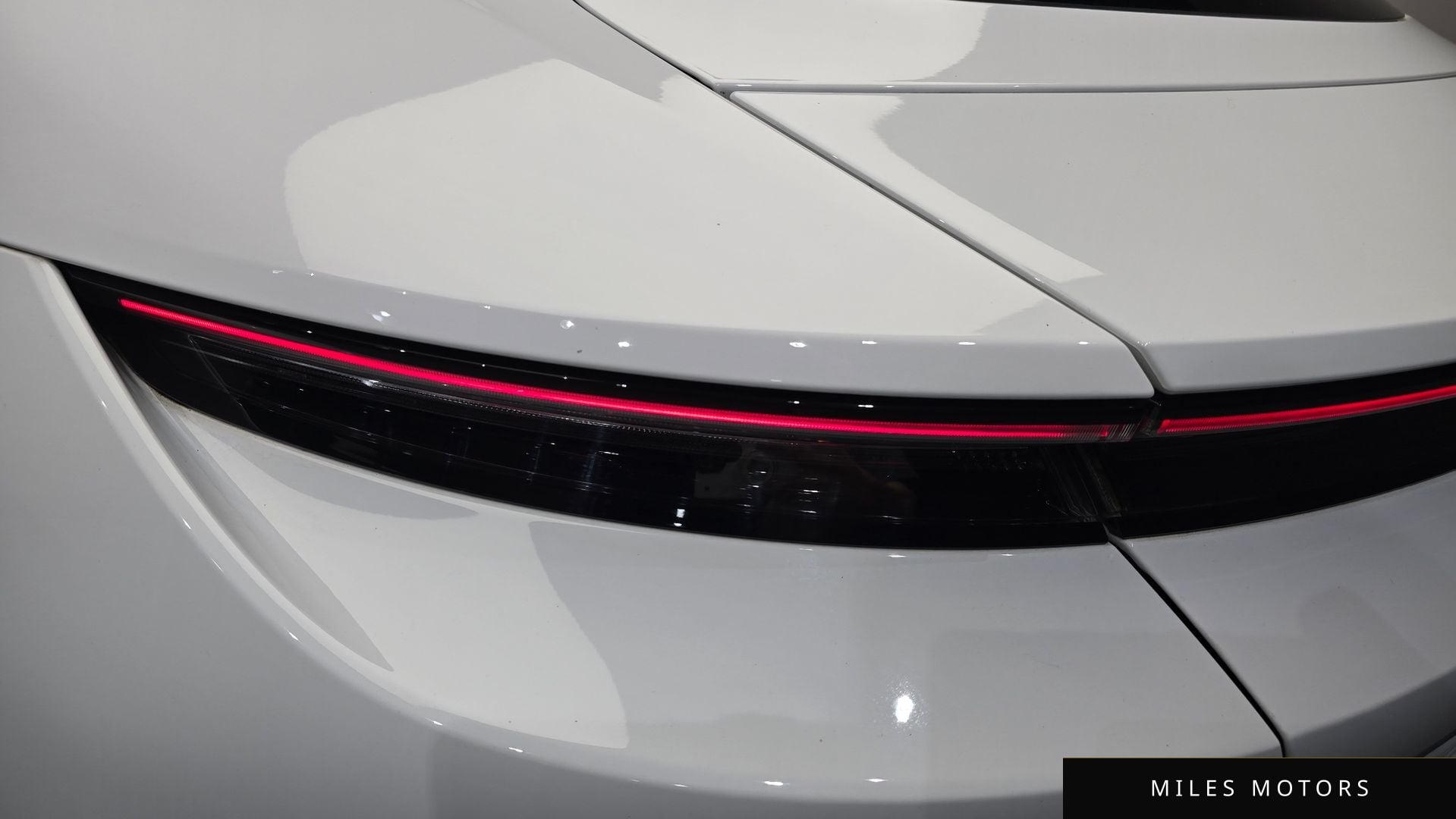 Porsche Taycan 2023 — миниатюра 9