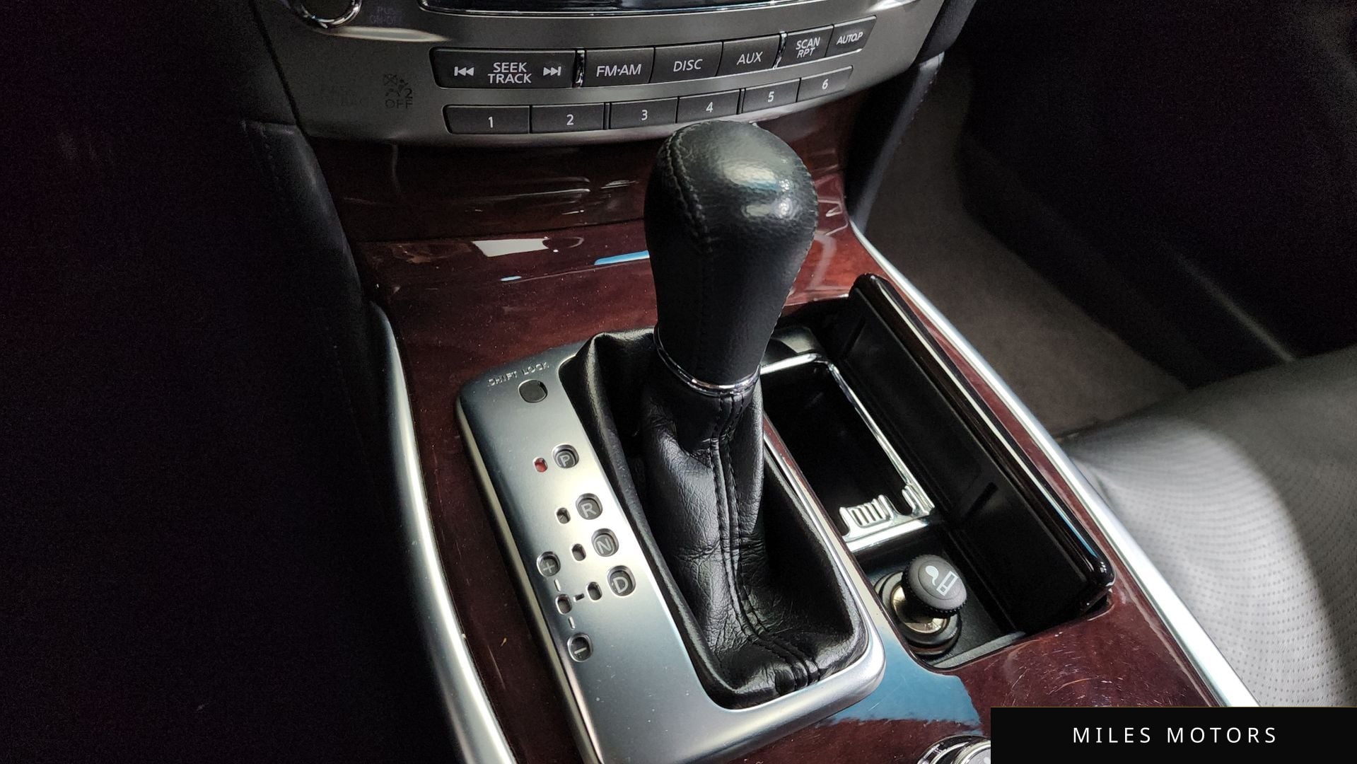 Infiniti Q70 2014 — миниатюра 9