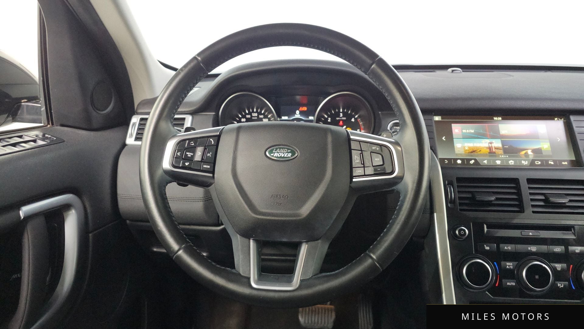 Land Rover Discovery Sport 2018 — миниатюра 19